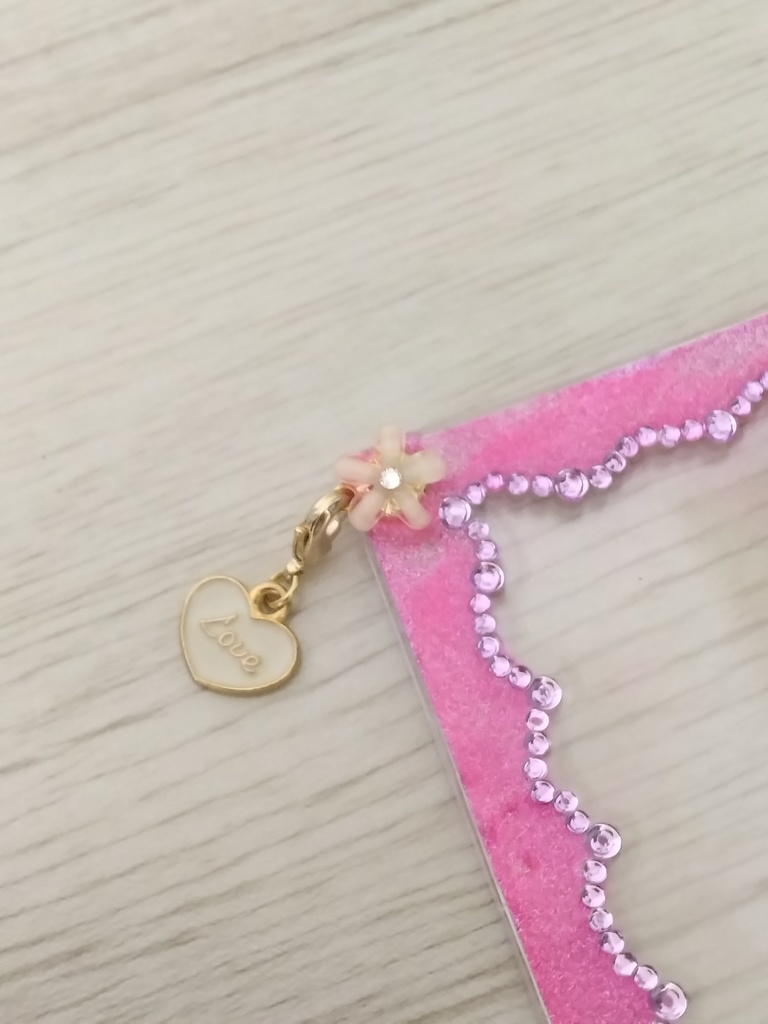 デコトレカケースチャーム付き