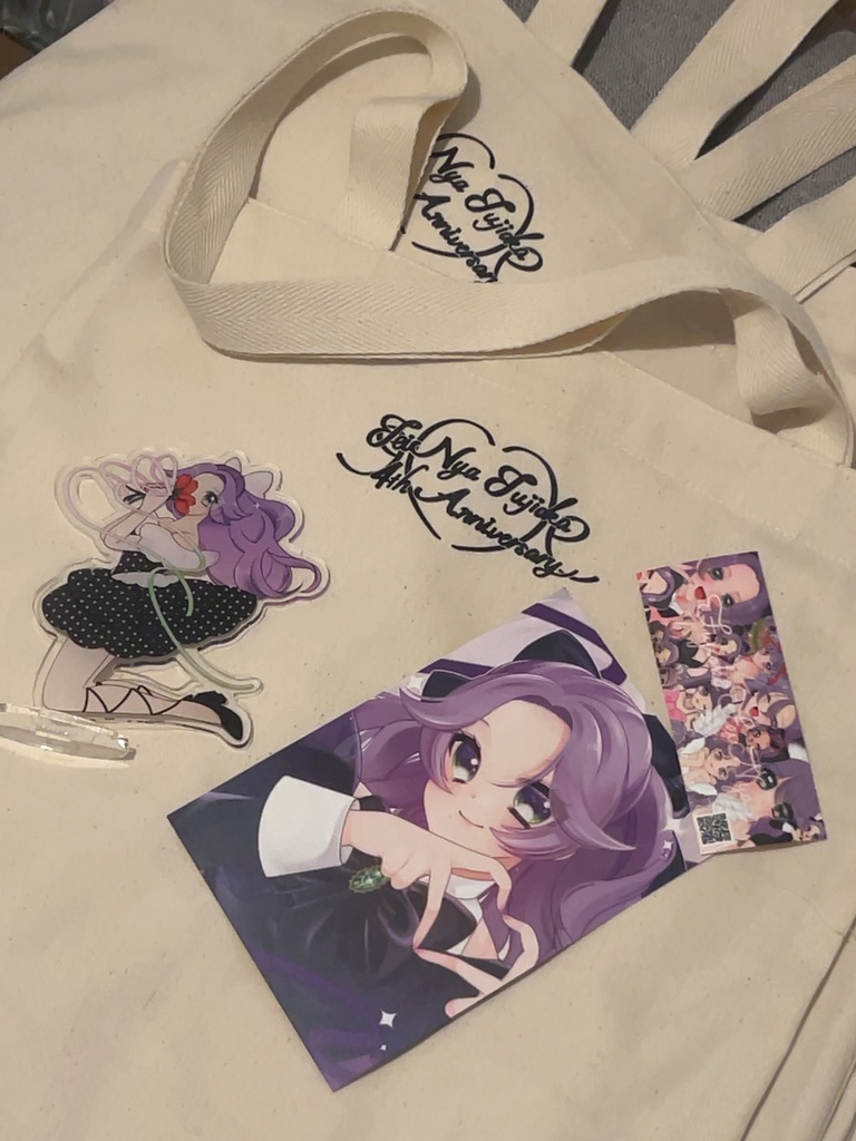 ４周年記念グッズアクスタ付き