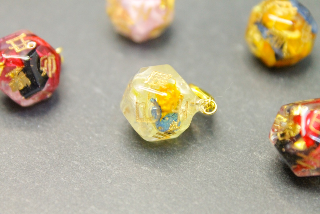 近侍賽子マスクチャーム