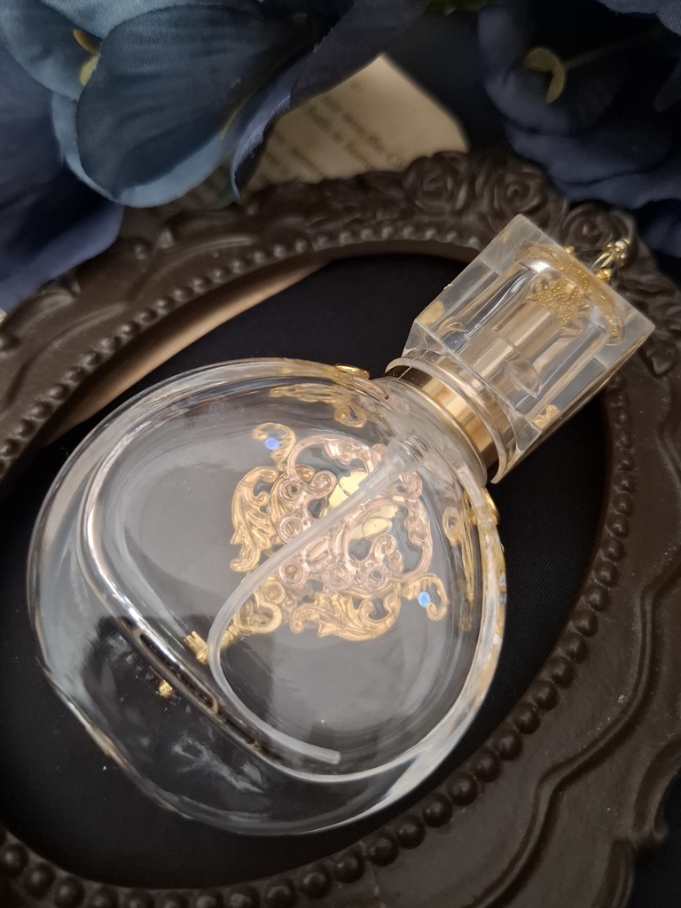 Aliceの香り立つ庭の鍵(ガラスの香水瓶)