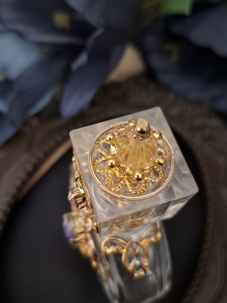 Aliceの香り立つ庭の鍵(ガラスの香水瓶)