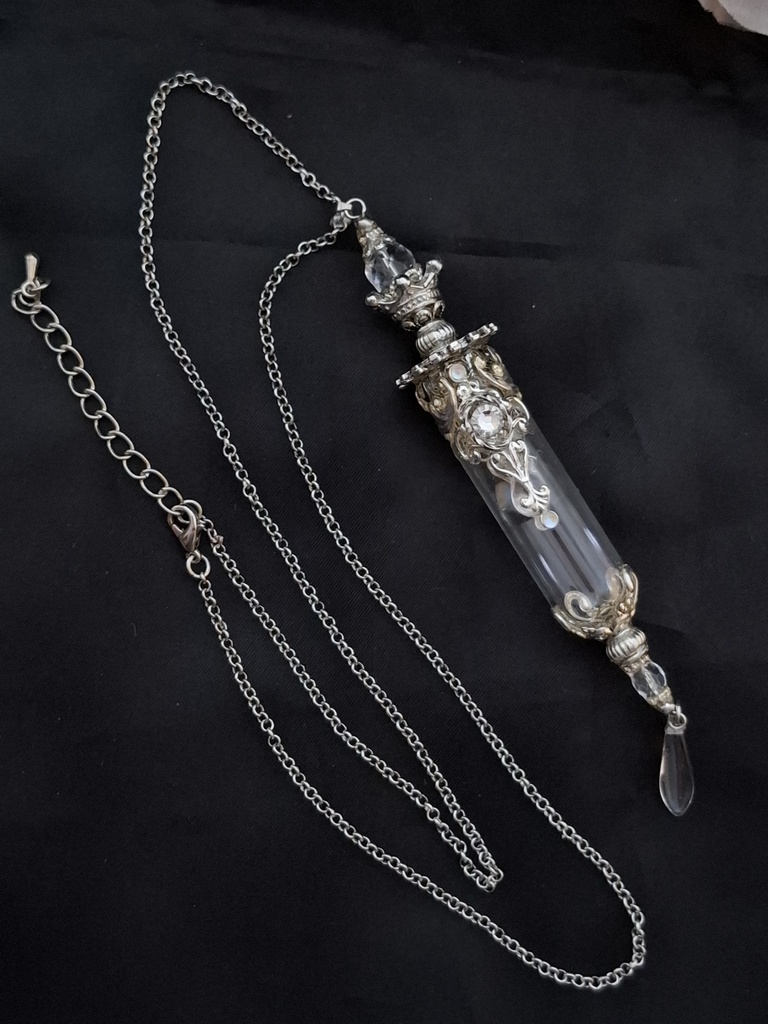 再再販・Träne(涙壺モチーフネックレス)