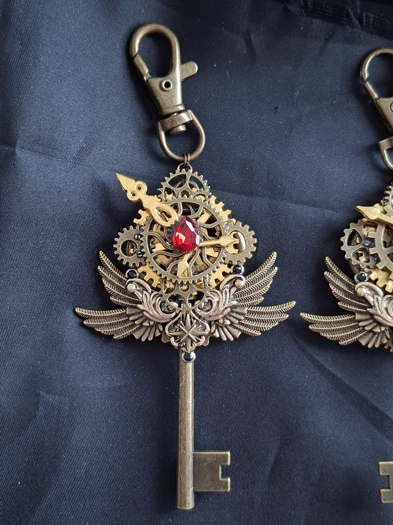時守の証(スチームパンクな鍵キーホルダー)