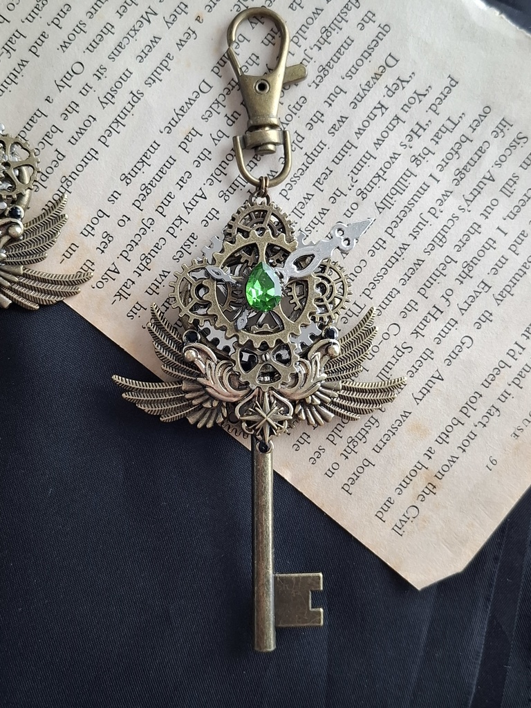 時守の証(スチームパンクな鍵キーホルダー)