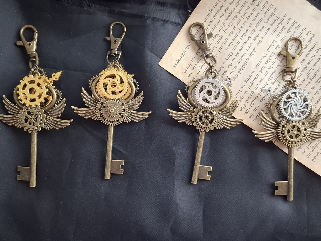 時守の証(スチームパンクな鍵キーホルダー)