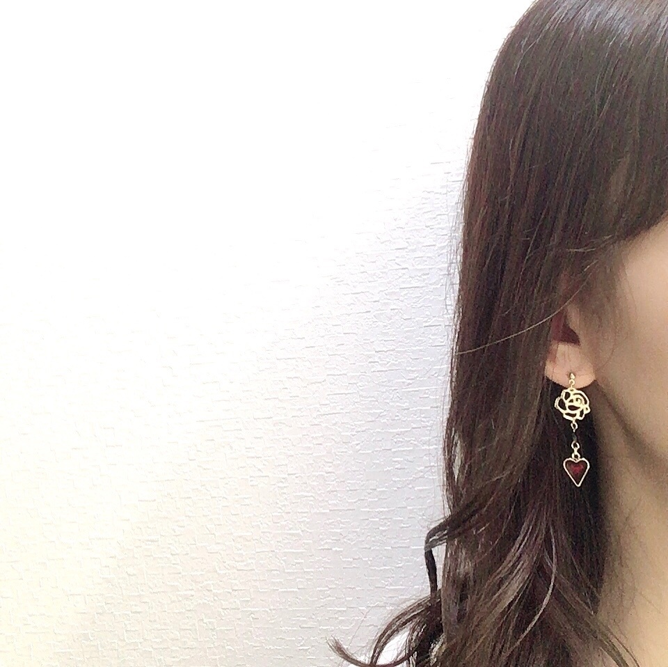 ハーツラビュル寮イメージ トランプとローズのピアス/イヤリング