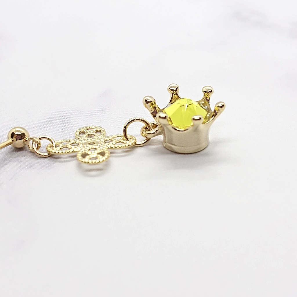 サバナクロー寮イメージ 王冠と魔法石風のピアス/イヤリング