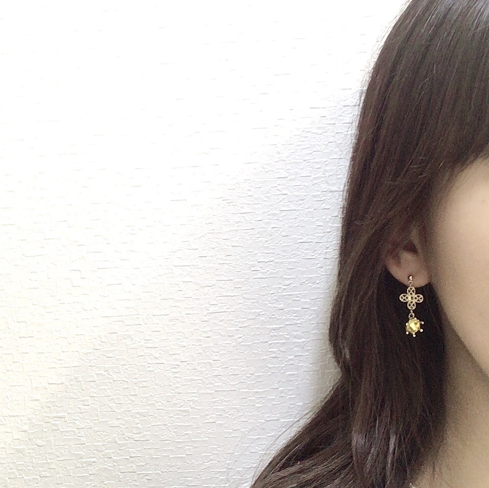 サバナクロー寮イメージ 王冠と魔法石風のピアス/イヤリング