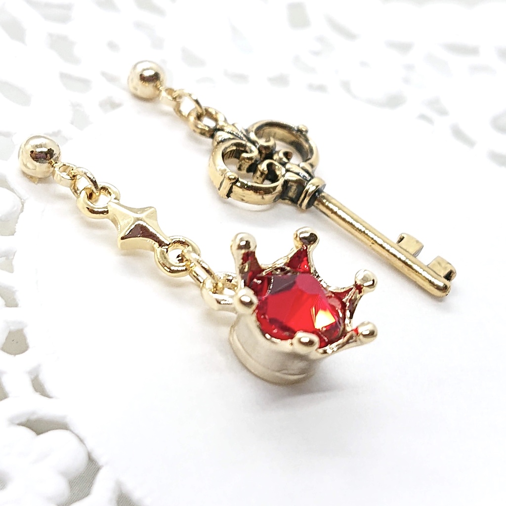 ハーツラビュル寮イメージ 魔法石とマジカルキー風のピアス/イヤリング