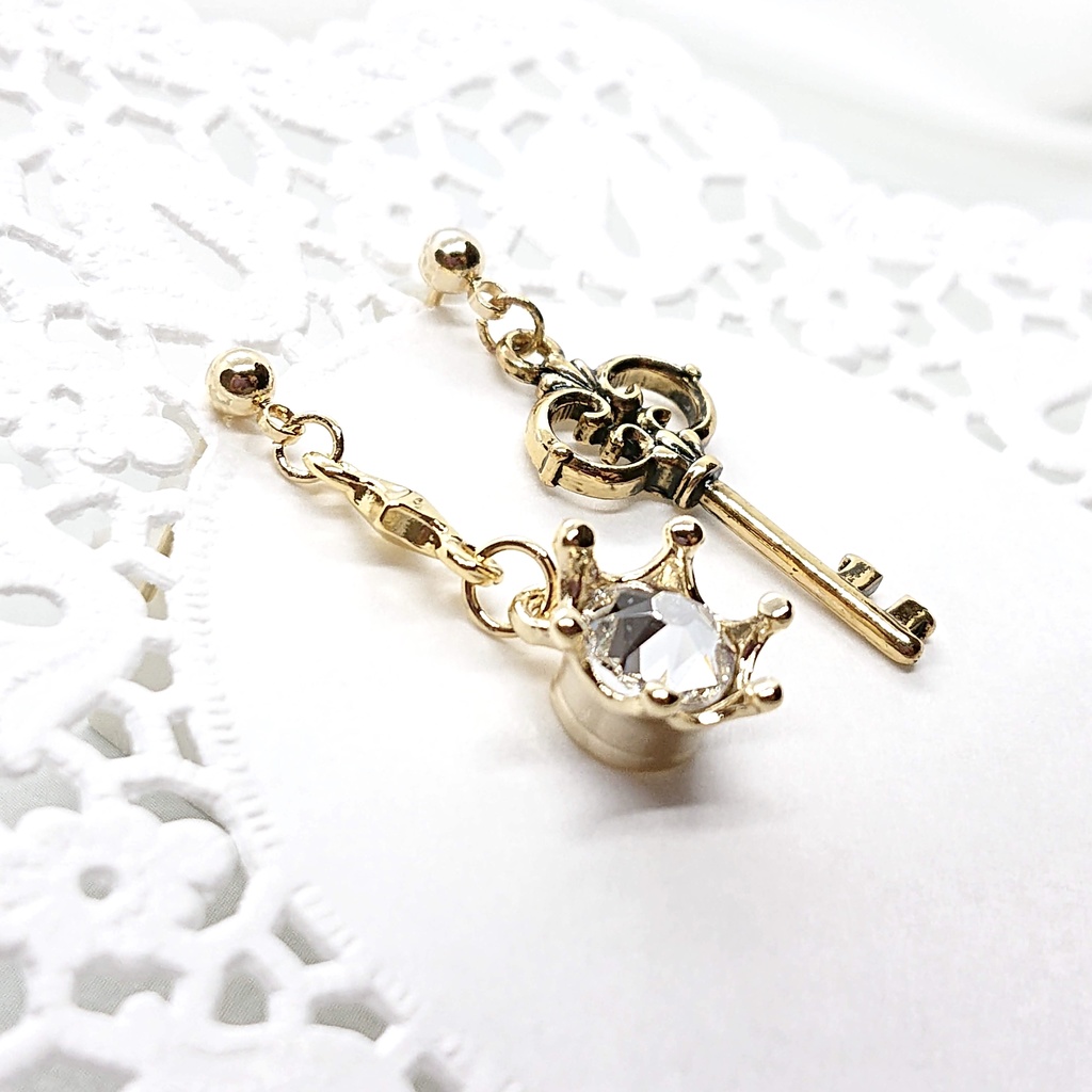 オクタヴィネル寮イメージ 魔法石とマジカルキー風のピアス/イヤリング