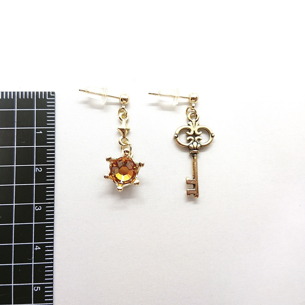 サバナクロー寮イメージ 魔法石とマジカルキー風のピアス/イヤリング