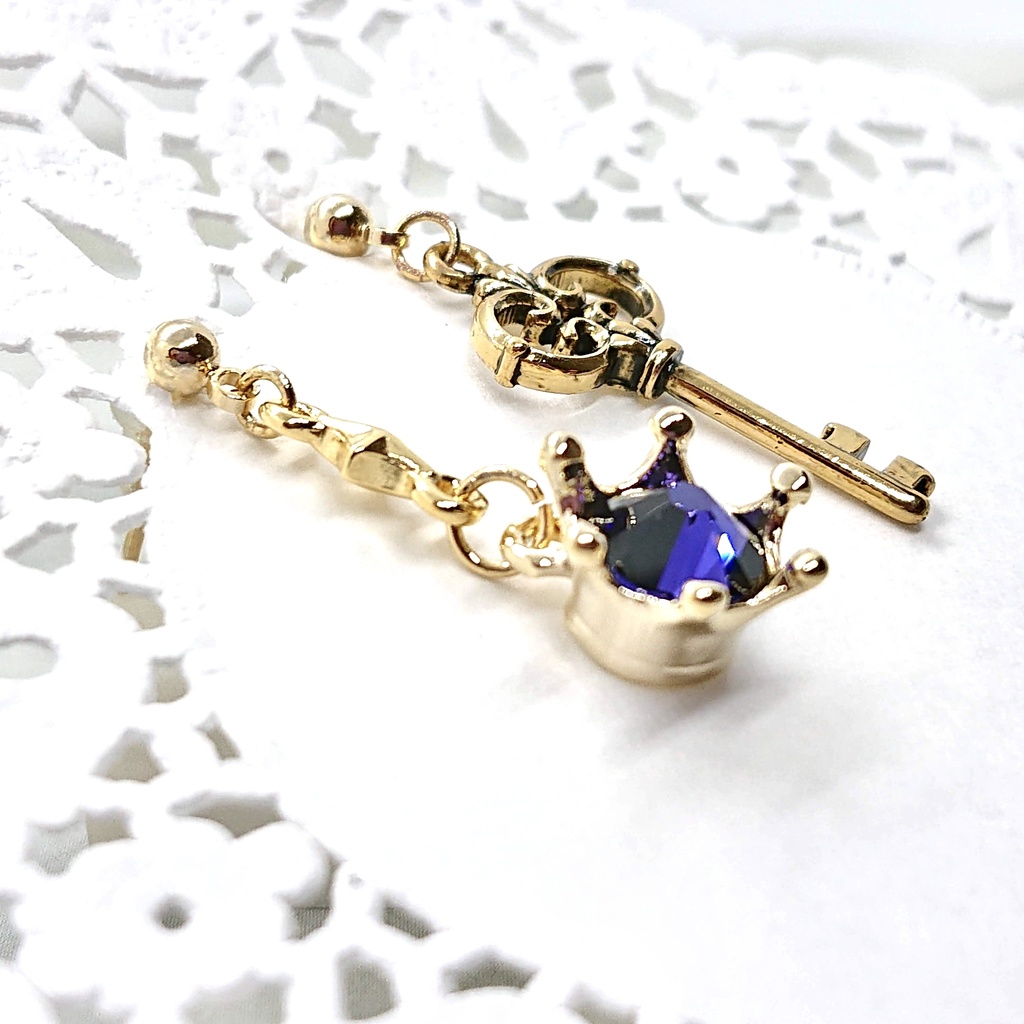 ポムフィオーレ寮イメージ 魔法石とマジカルキー風のピアス/イヤリング