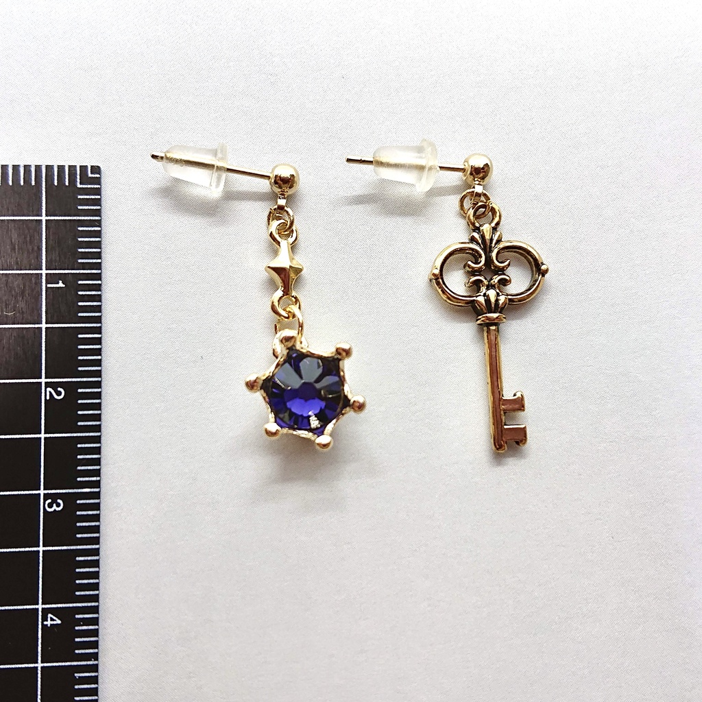 ポムフィオーレ寮イメージ 魔法石とマジカルキー風のピアス/イヤリング