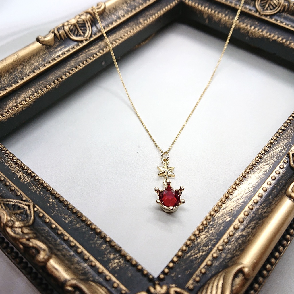 スカラビア寮イメージ 王冠と魔法石風のネックレス