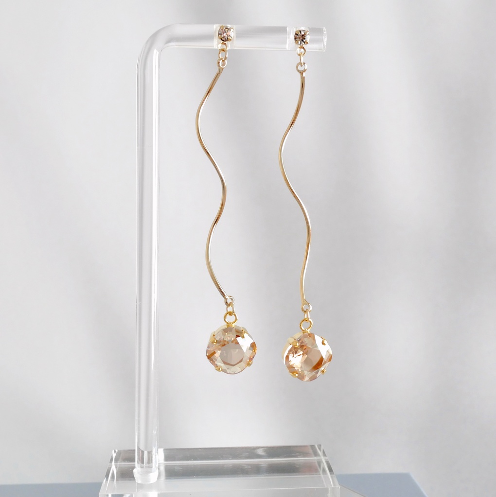 レオナ&ラギーイメージ ビジューロングピアス