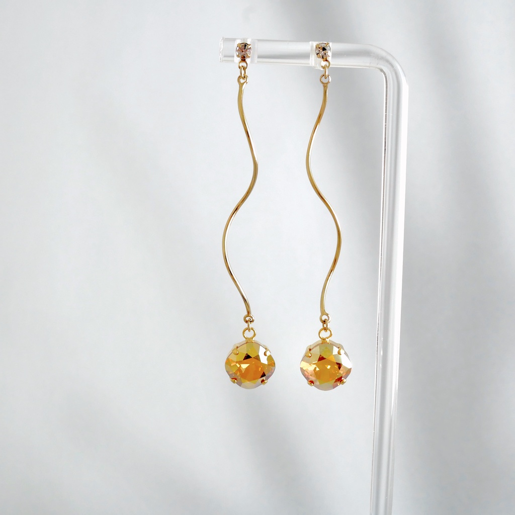 レオナ&ラギーイメージ ビジューロングピアス