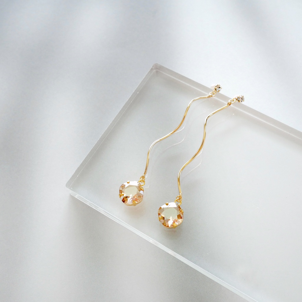 レオナ&ラギーイメージ ビジューロングピアス