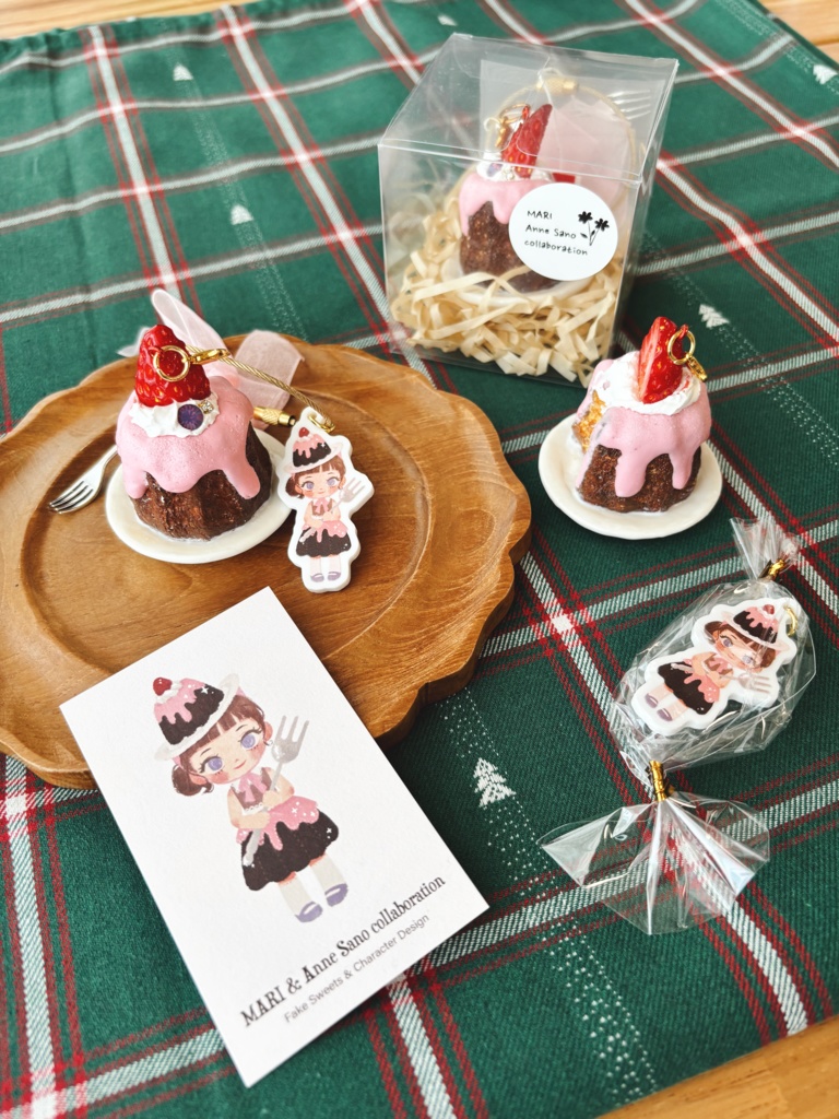 カヌレの女の子　フェイクスイーツキーホルダー