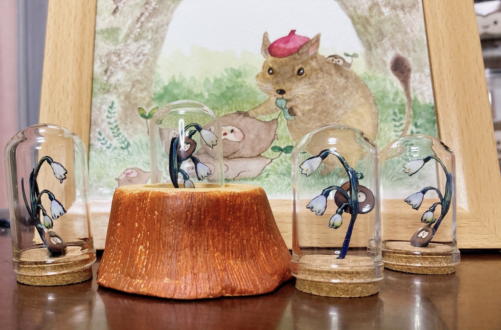 タネボウとスズランのガラスドーム