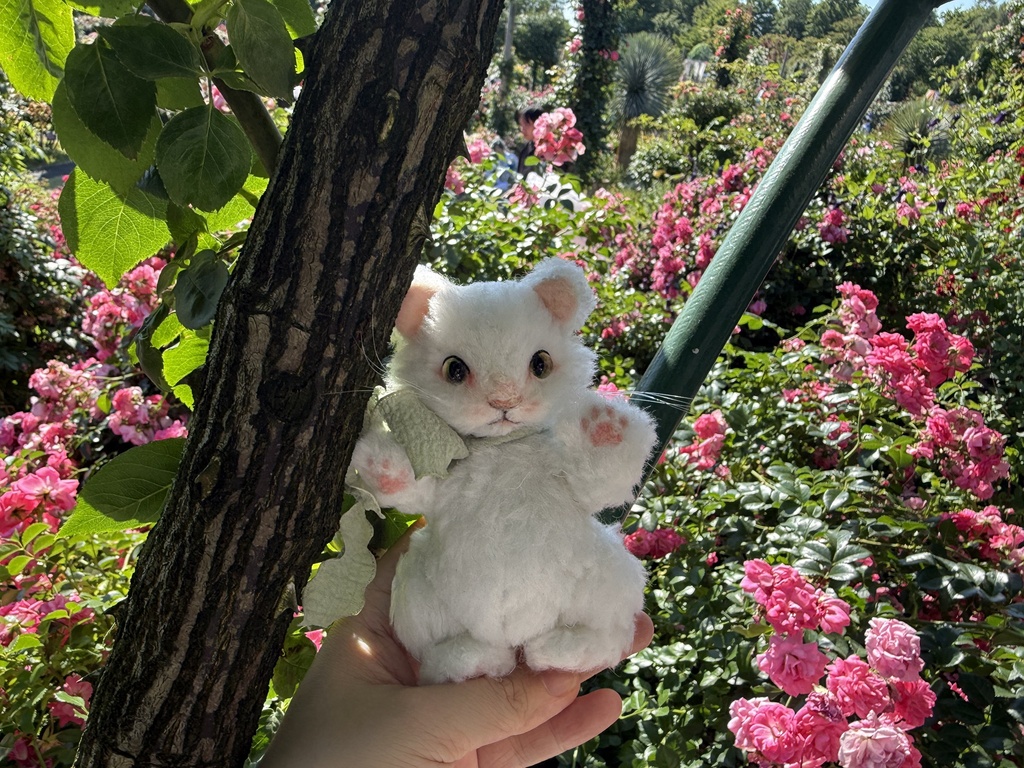 【受注制作】ホワイトライオンの赤ちゃんぬいぐるみ「ゆきだるま」|5ジョイント・しっぽで支えて自立