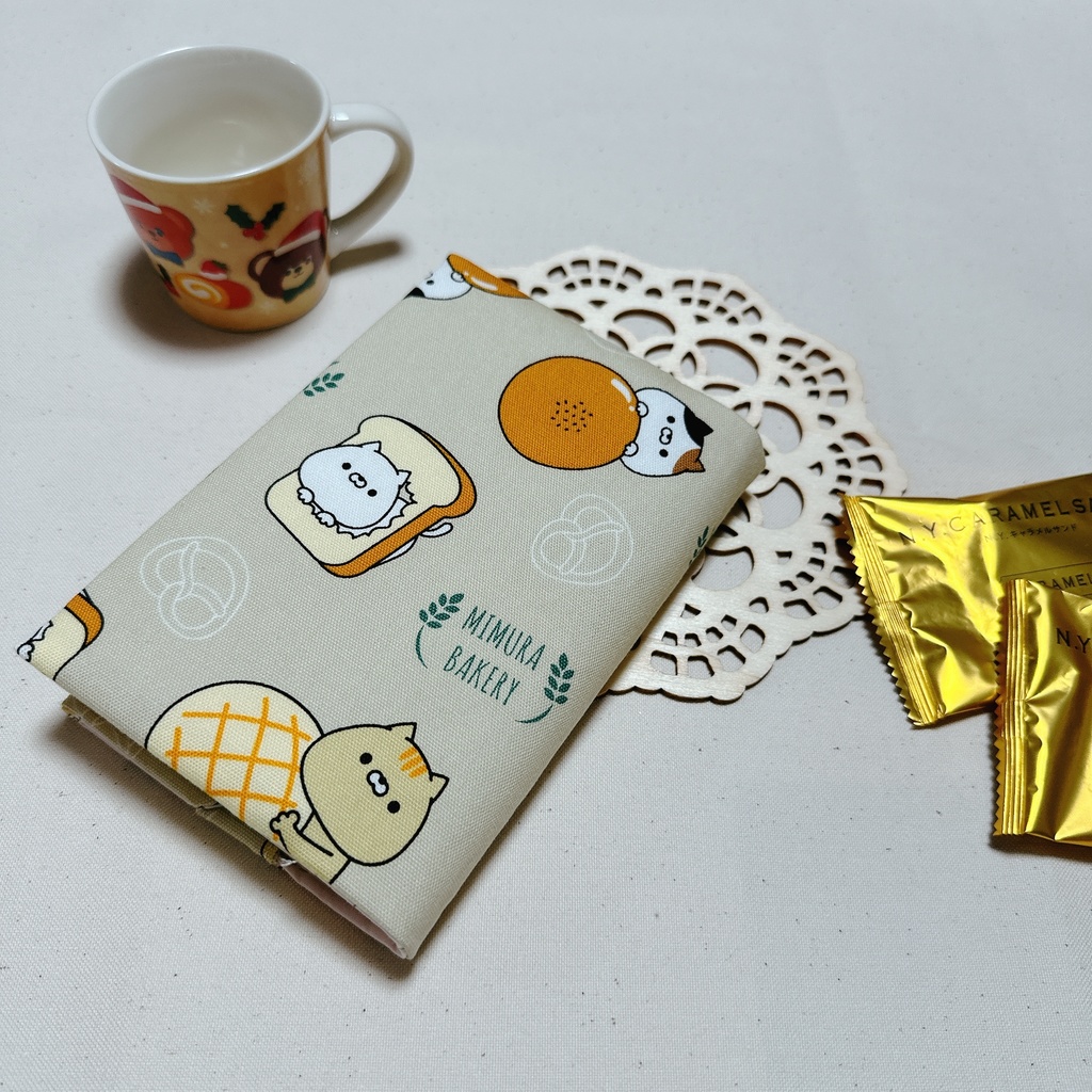 【ブックカバー】ベージュ✗ねこ　文庫本サイズ　#9 【ハンドメイド】