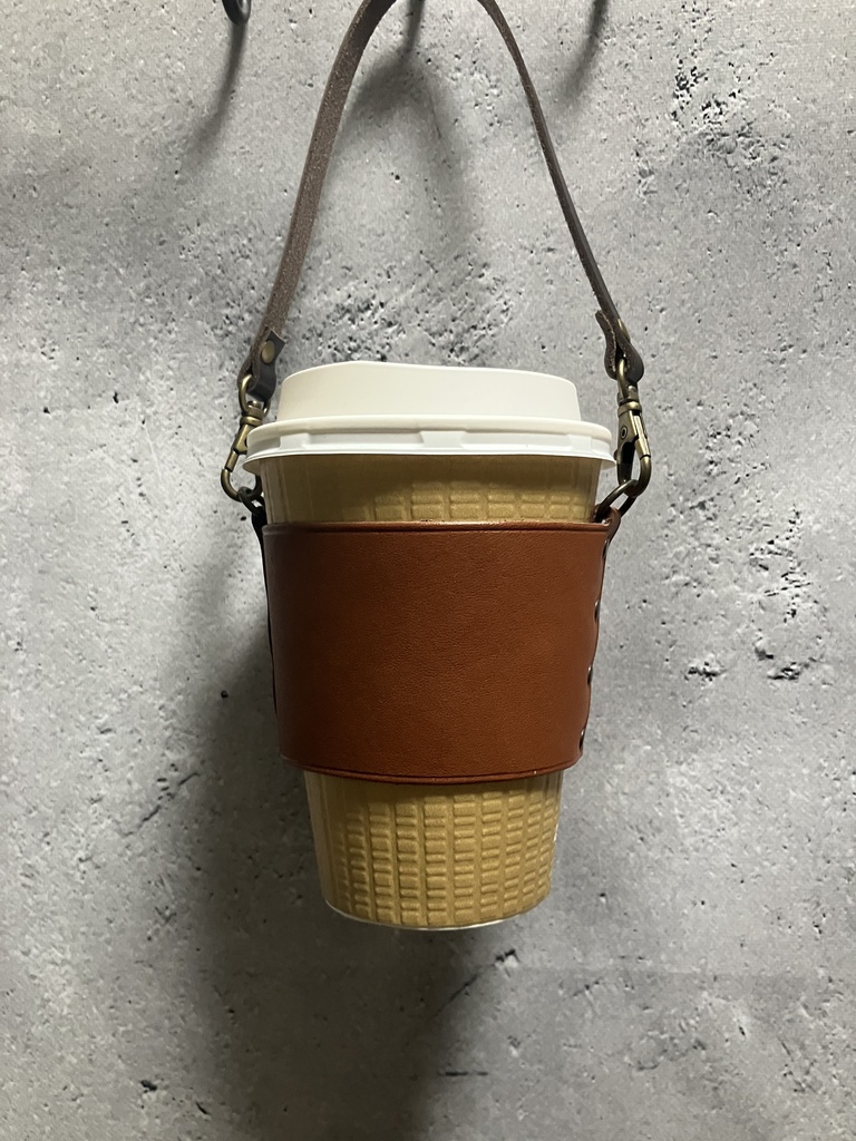 本革のストラップつきカップホルダー【M/茶】