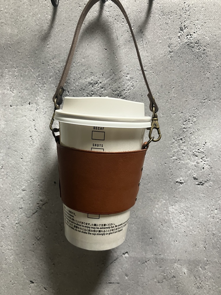 本革のストラップつきカップホルダー【M/茶】