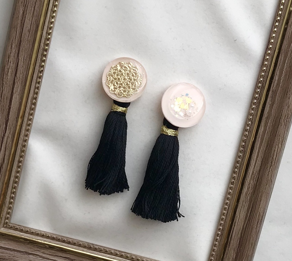 ピアス 2way ライトベージュ 選べる4色レジン 2色のタッセルアクセサリー Tesori Booth