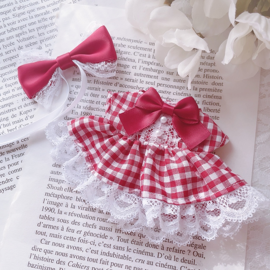 ギンガムチェックのワンピースとリボンのセット