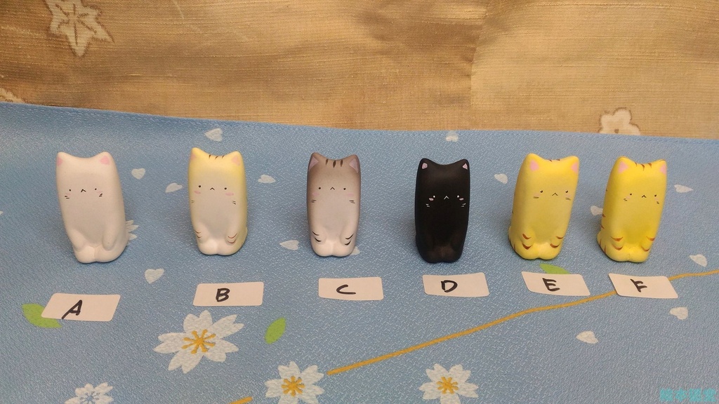 ぷくねこ「正座ねこ」