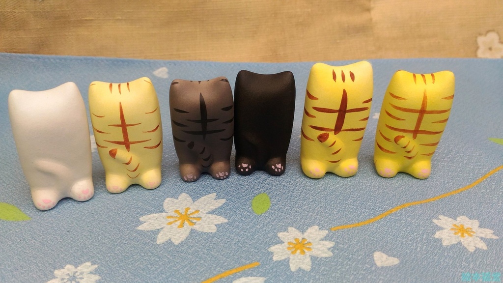 ぷくねこ「正座ねこ」