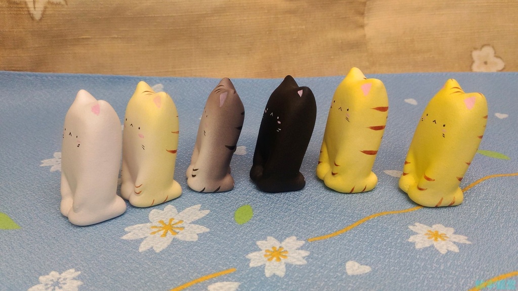 ぷくねこ「正座ねこ」