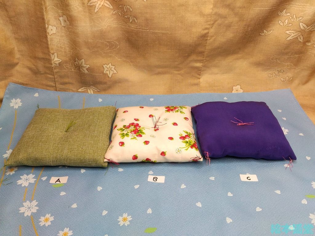 14cmミニ座布団とミニクッション