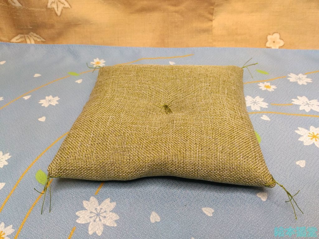14cmミニ座布団とミニクッション