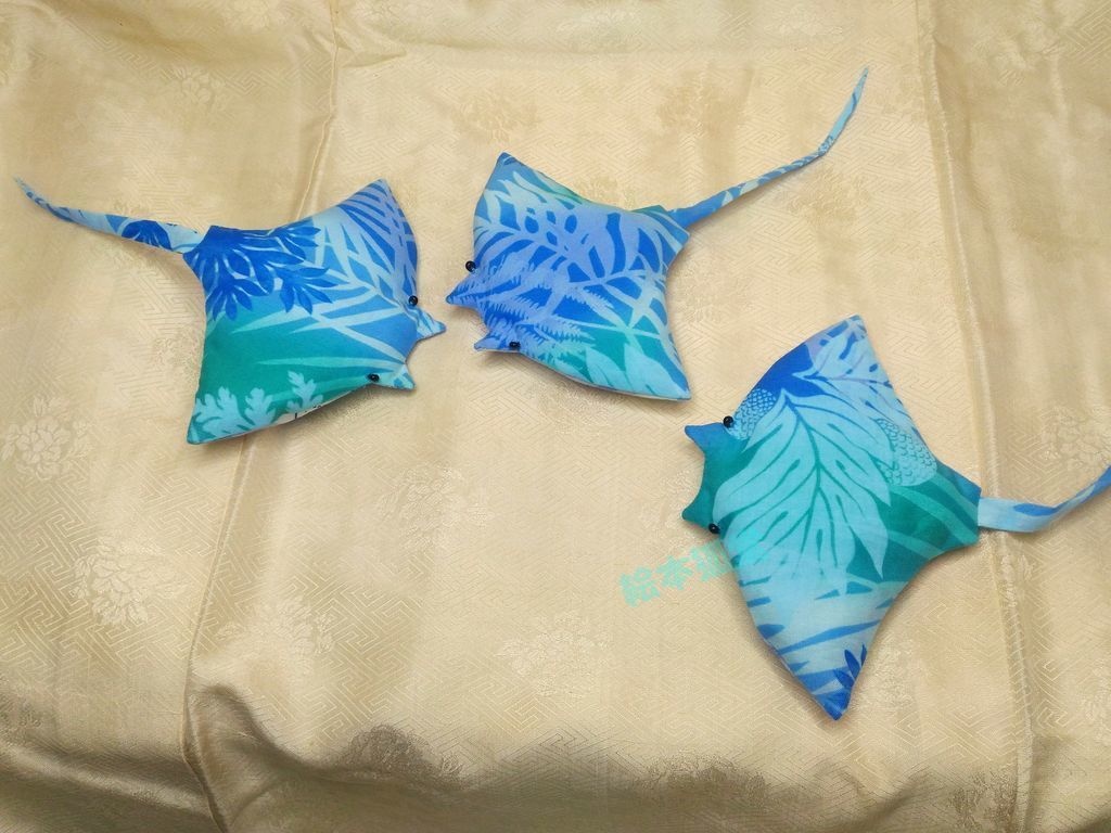 16cmマンタクッション