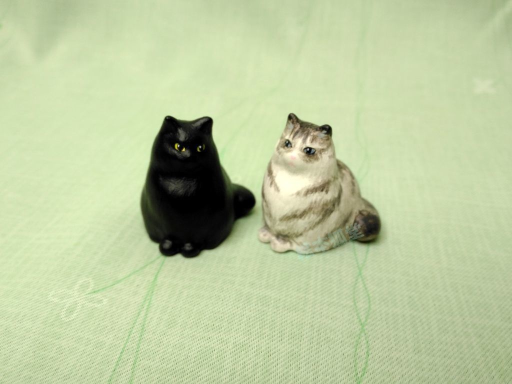 居る猫「おすまし」