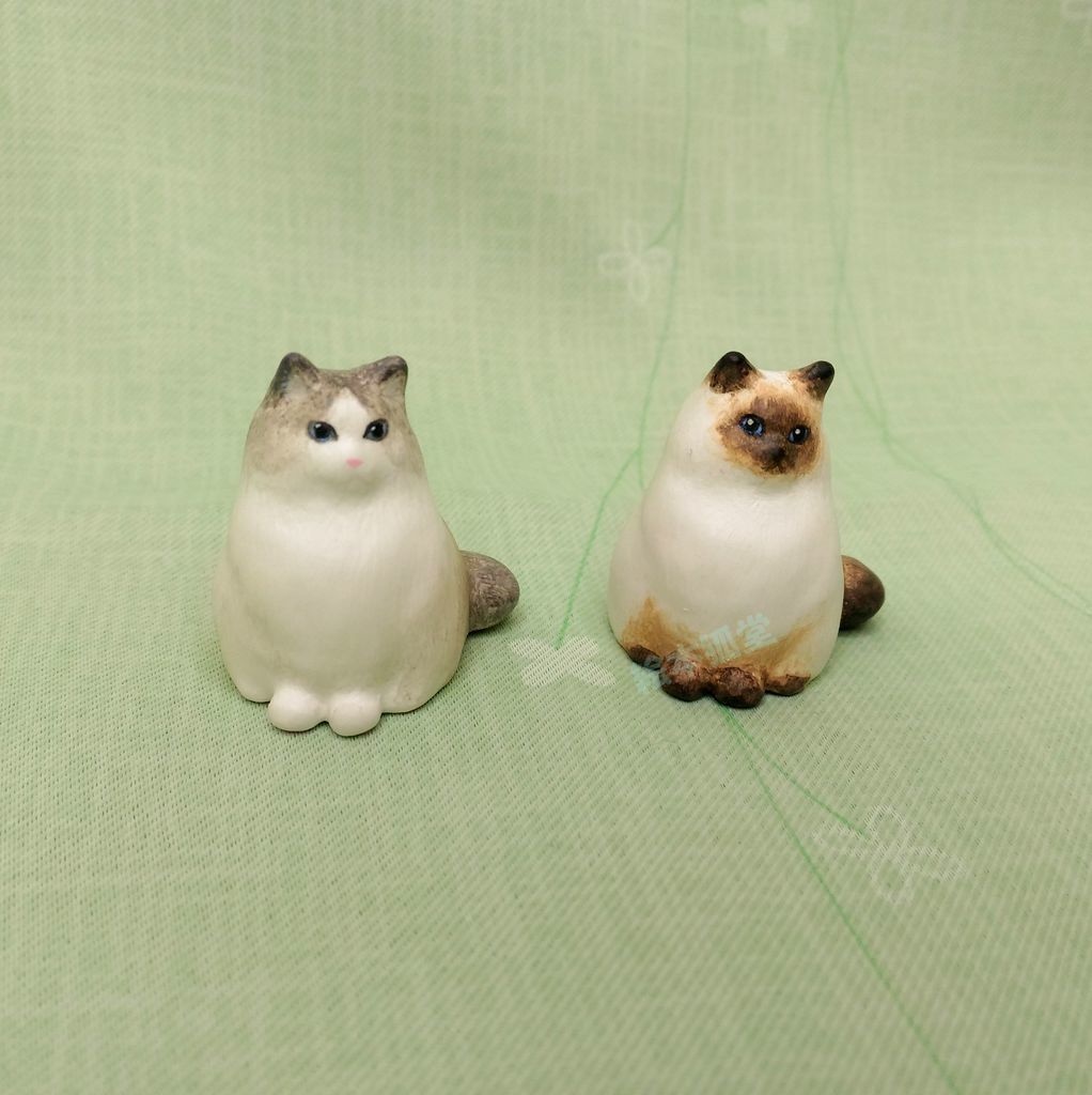 居る猫「おすまし」