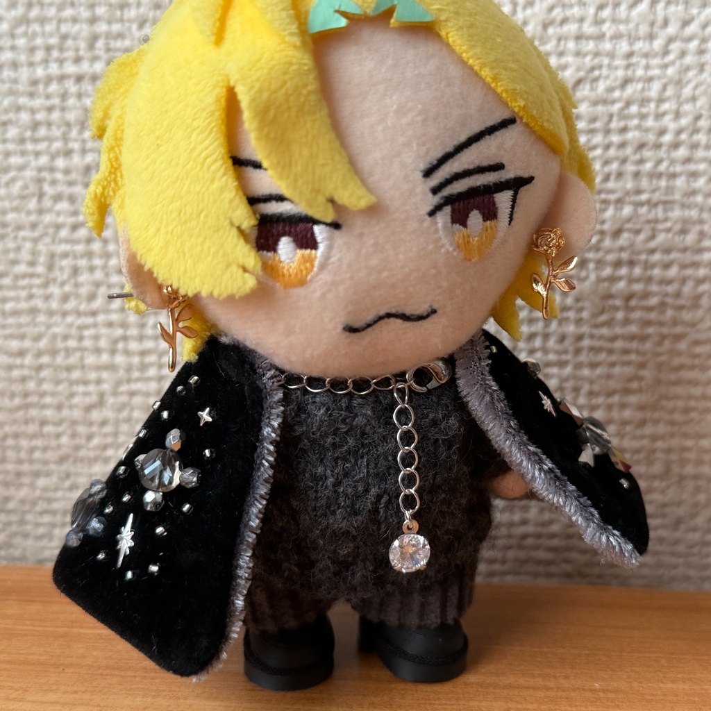 【フクヤ・10㎝ぬいサイズ】シルバービーズ刺繍ケープ