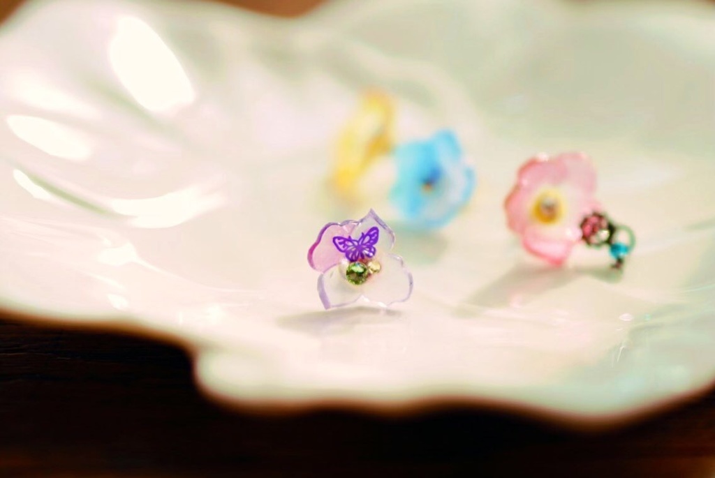 ファッショナブルなお花ピアス