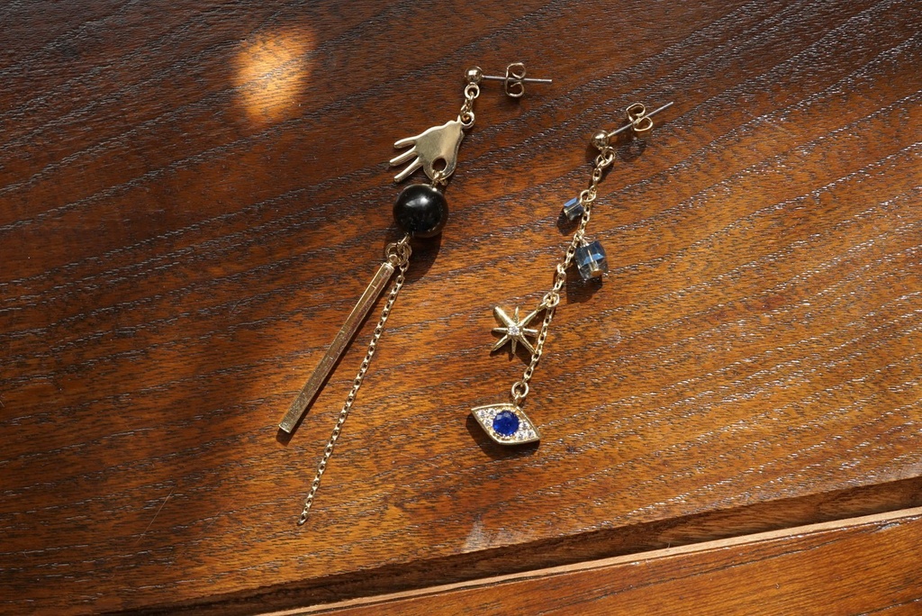 夏五モチーフピアス