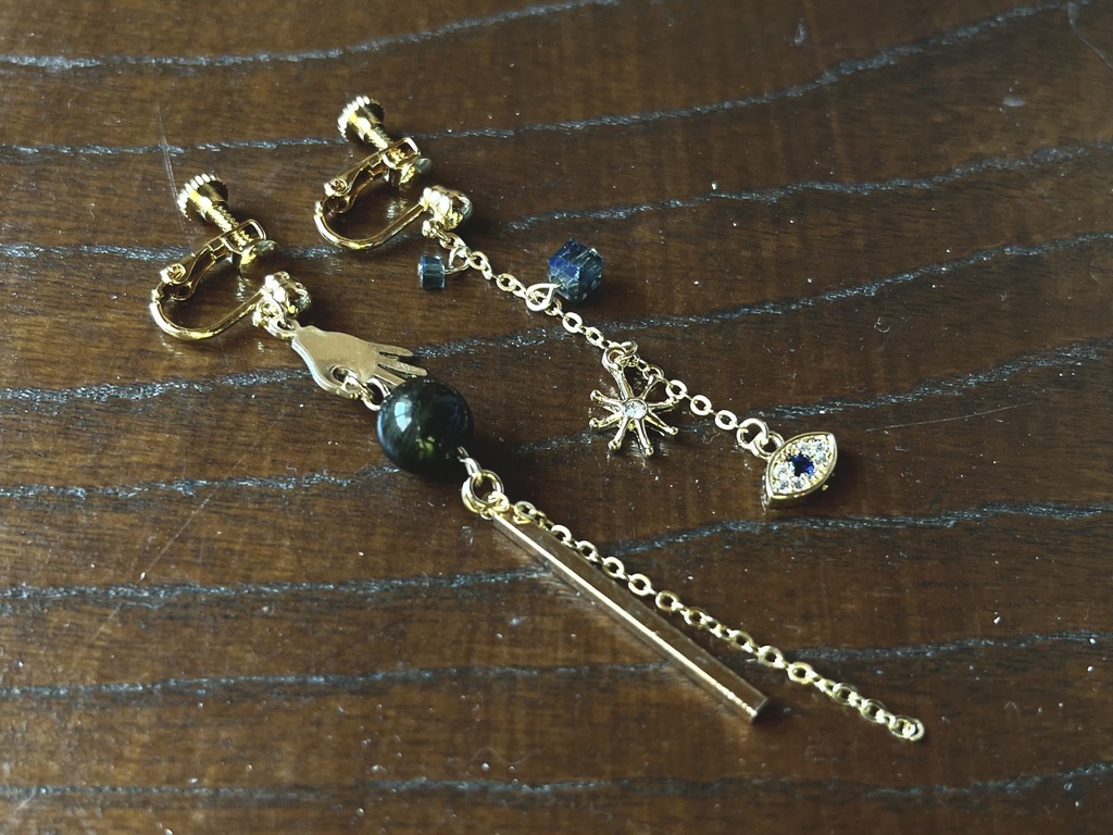 夏五モチーフピアス