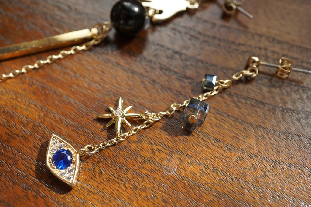 夏五モチーフピアス