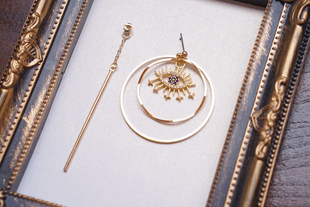 夏五ピアス(再販分は蓮の葉がマットではないクリアゴールドになります)