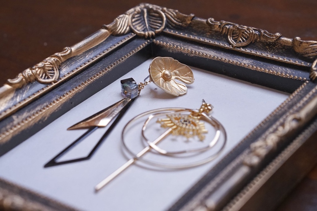 夏五ピアス(再販分は蓮の葉がマットではないクリアゴールドになります)