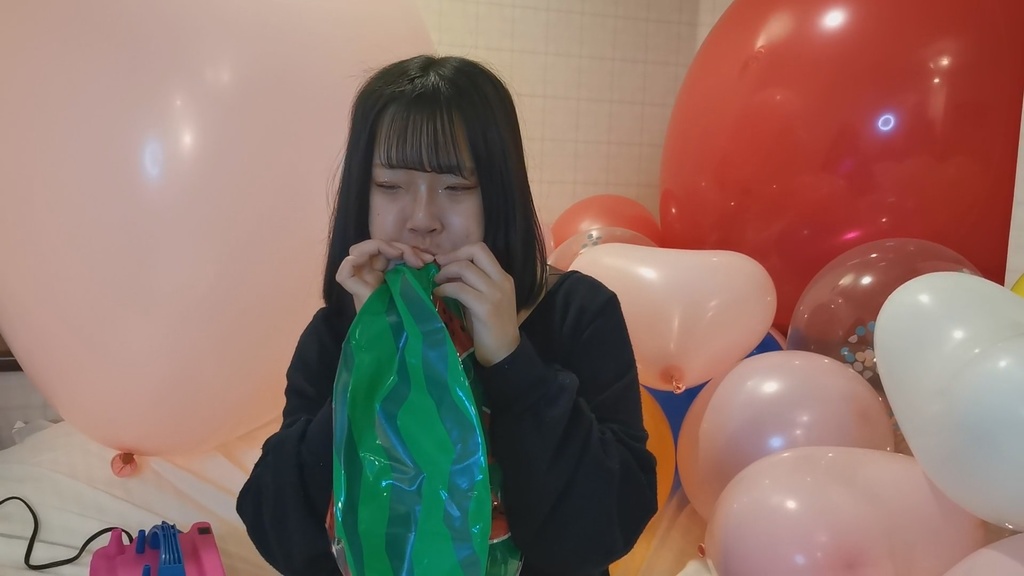 #27 ななさんがビーチボールをパンパンに膨らませる！