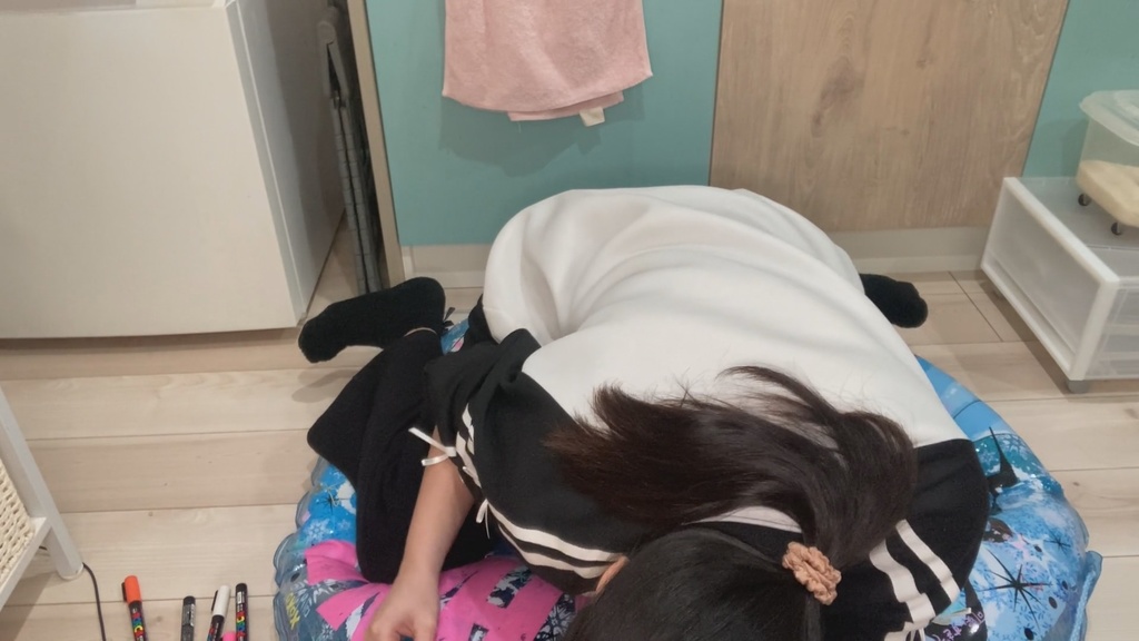 #42 まりなさんの落書き浮き輪遊び