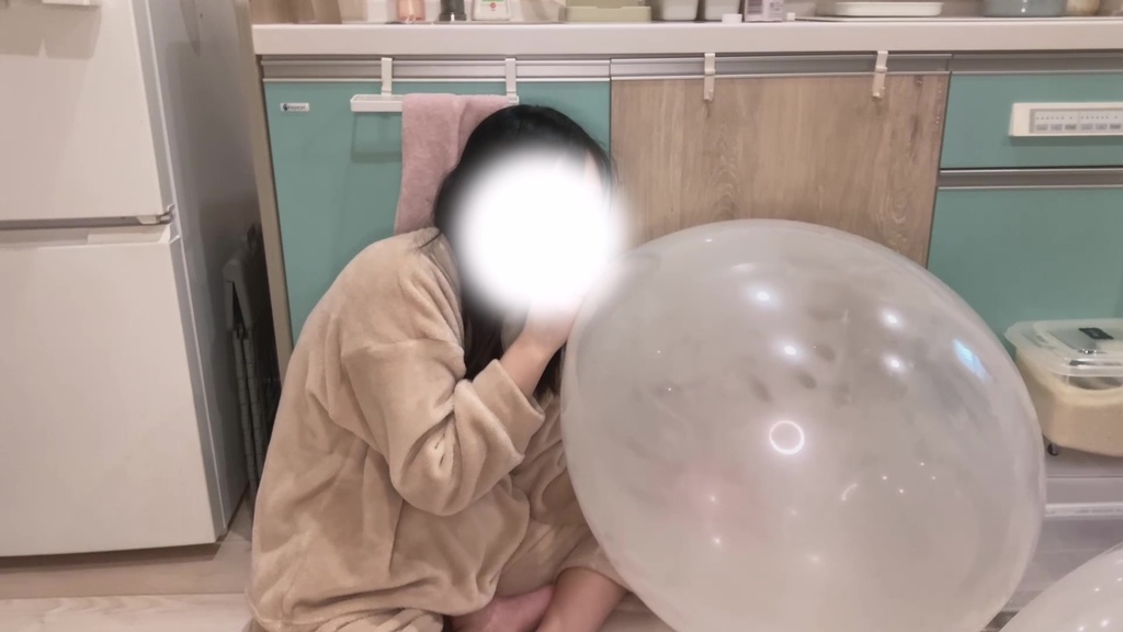 #46 超ウェット!!まりなさんの24インチ風船膨らまし3個