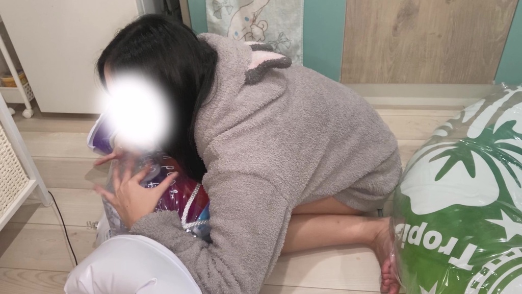 #48 まりなさんの浮き輪空気抜き