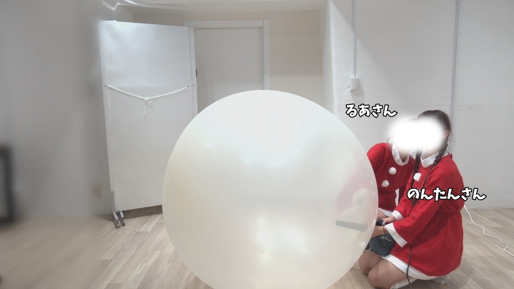 #79 るあさん・のんたんさんが風船の中に入って風船遊び【クリスマスイブ】