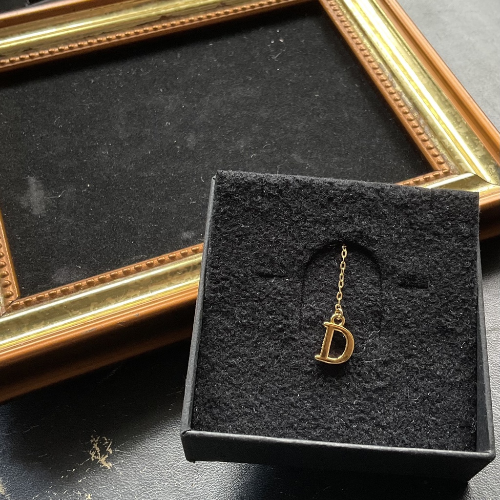 イニシャルチャームD